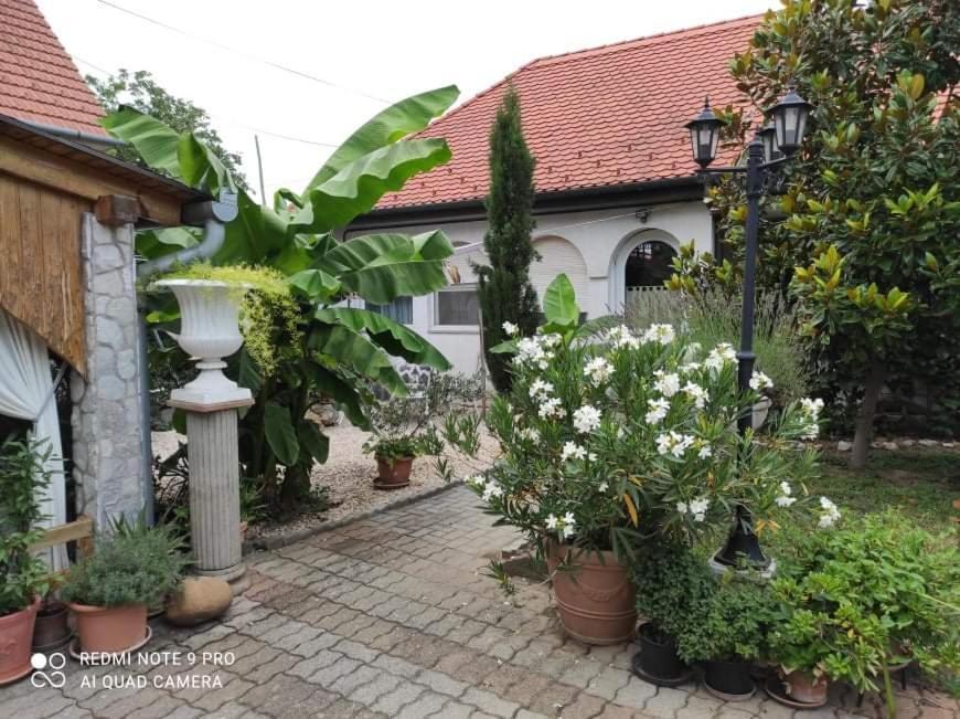 Lavendel Apartman Harkan Exterior foto