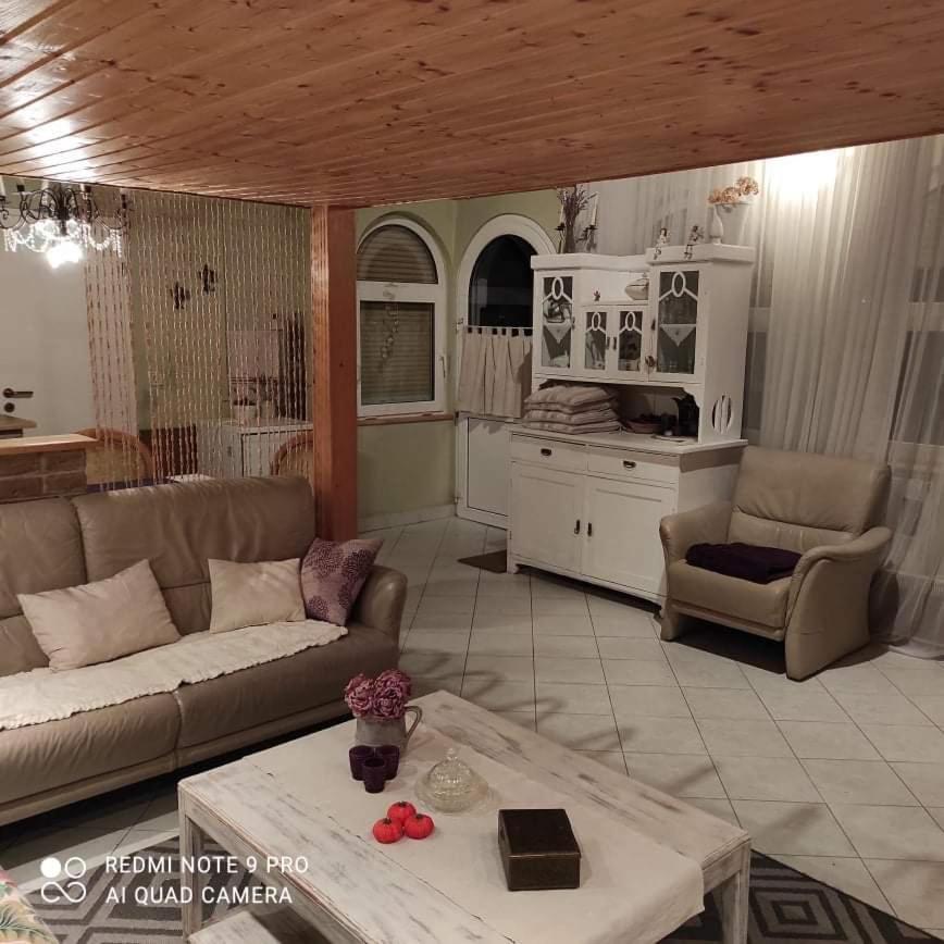 Lavendel Apartman Harkan Exterior foto